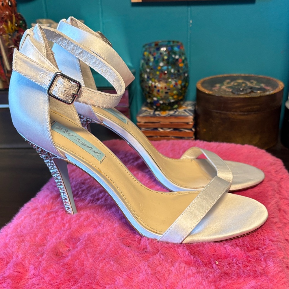 BETSY JOHNSON Something Blue White Bells Ivory Satin Heels size 10 excellent c